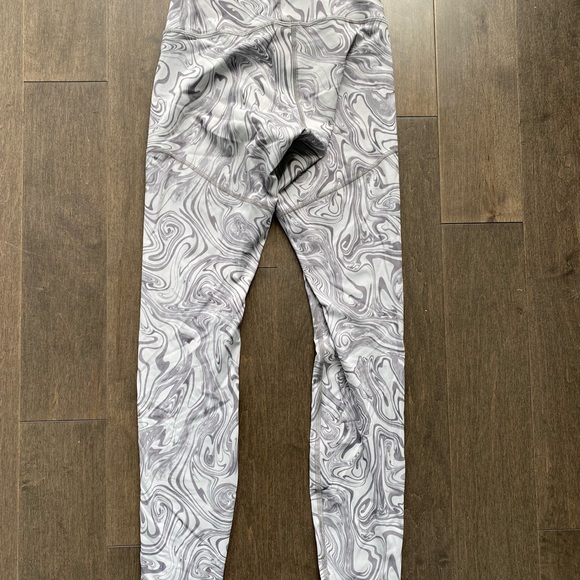 Lululemon size 4 leggings - Picture 2 of 4